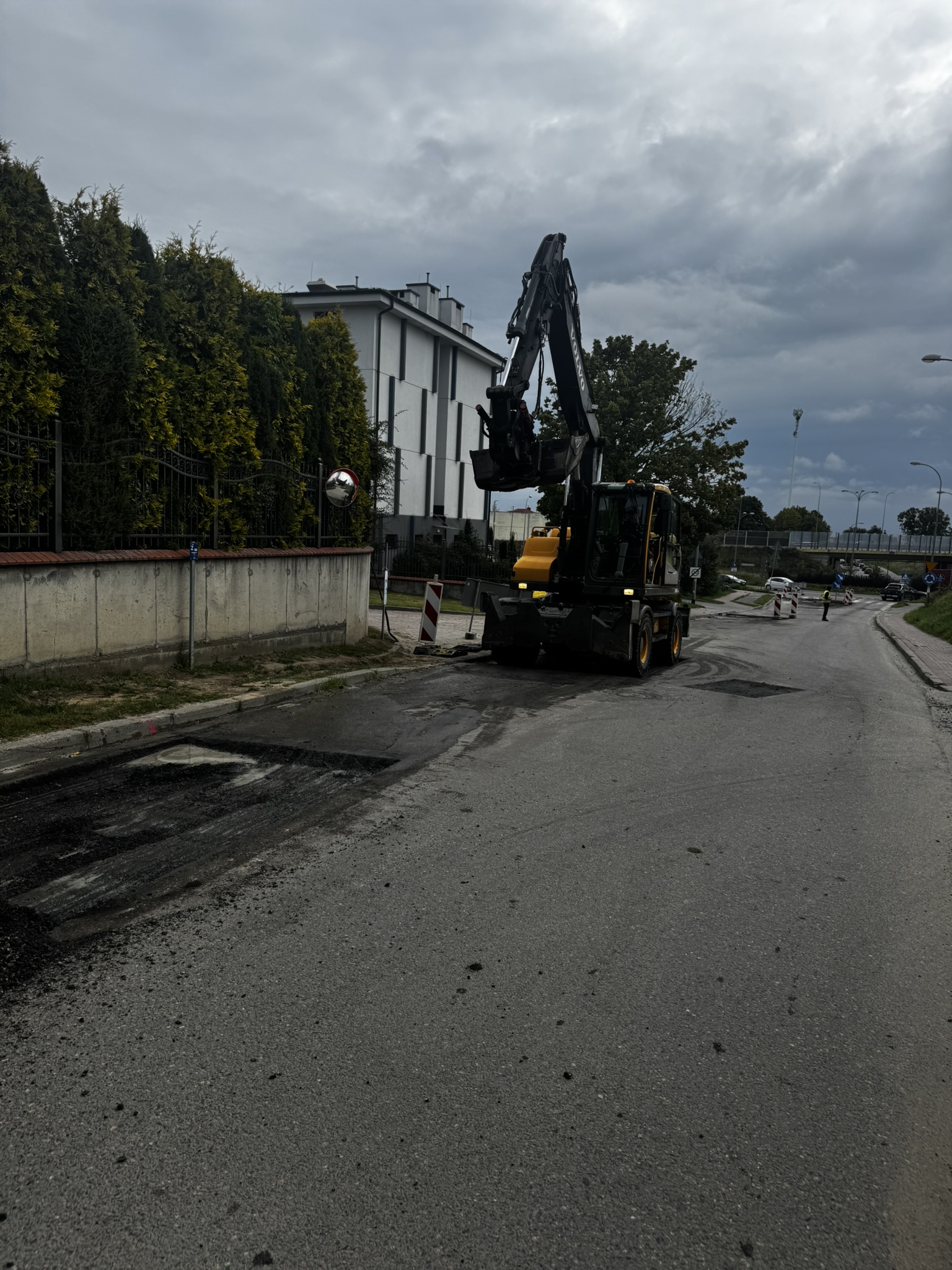 Budowa sieci wodociągowej i&nbsp;sieci kanalizacji sanitarnej w&nbsp;ul. Jasińskiego i&nbsp;Źródlanej