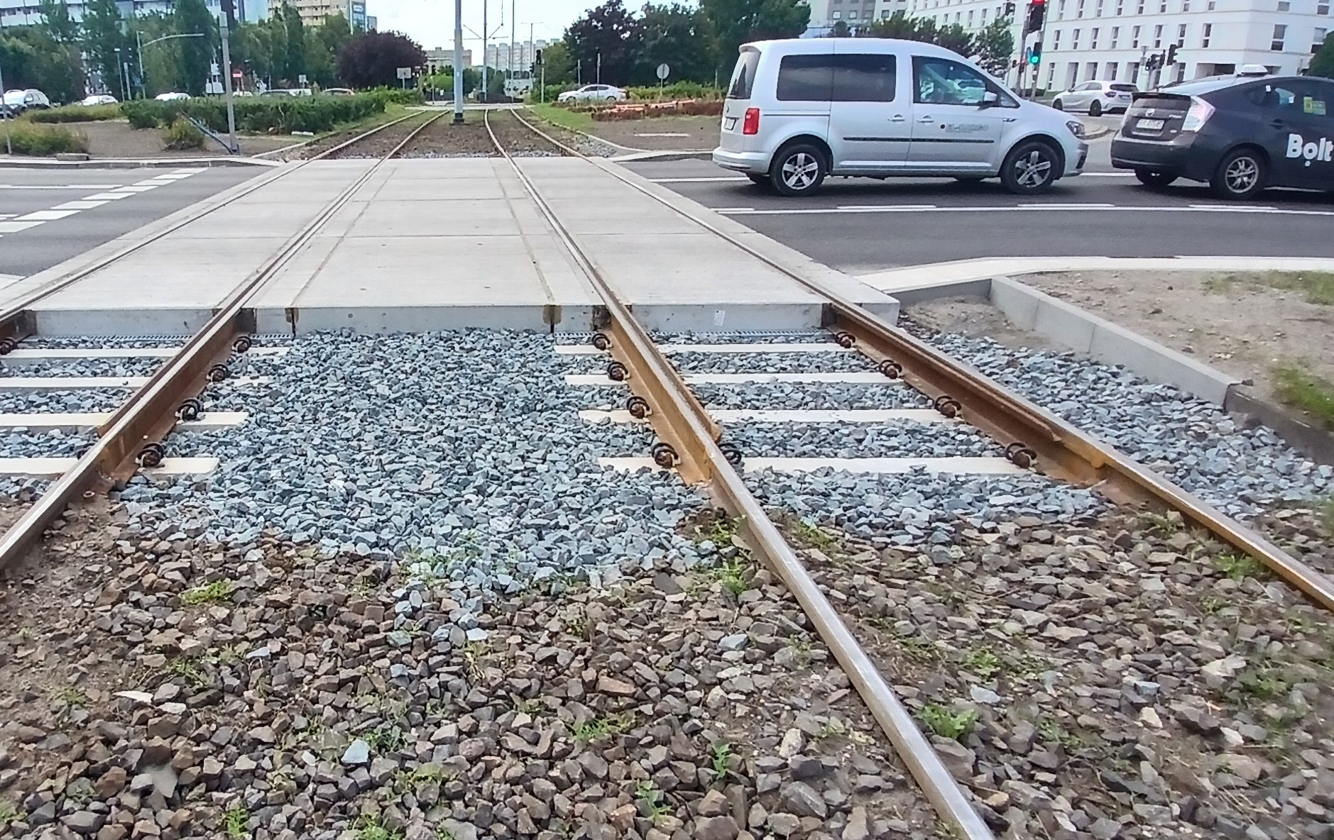 Przebudowany przejazd drogowo - torowego na skrzyżowaniu ul. Chłopska/ ul. Kołobrzeska        