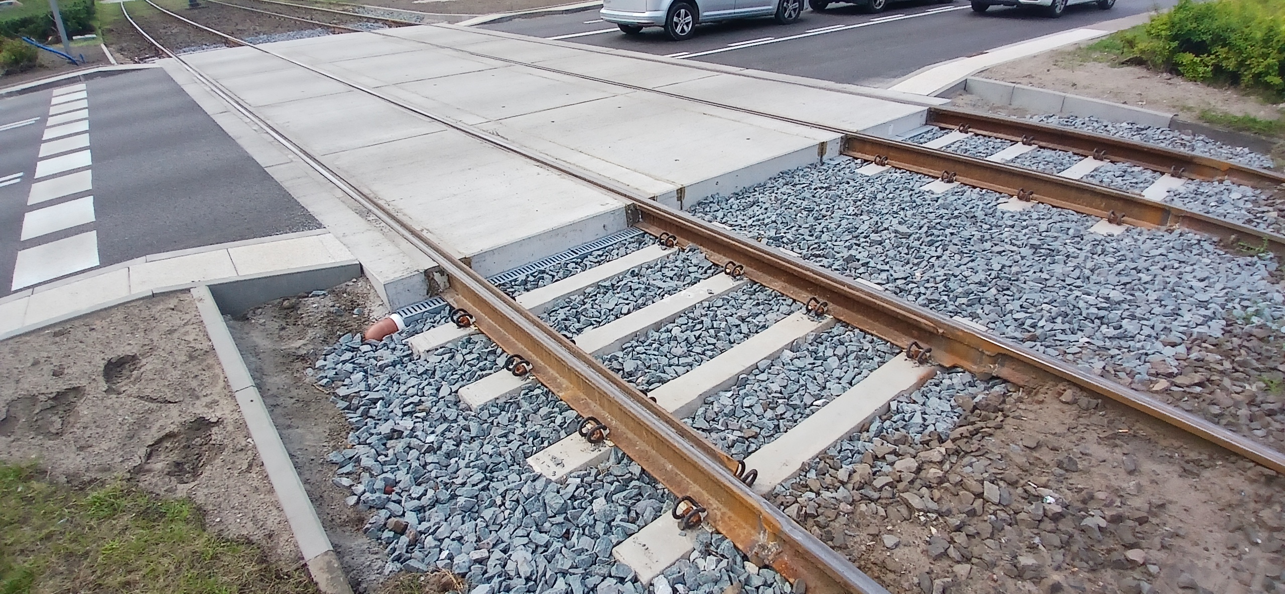 Przebudowany przejazd drogowo - torowego na skrzyżowaniu ul. Chłopska/ ul. Kołobrzeska        