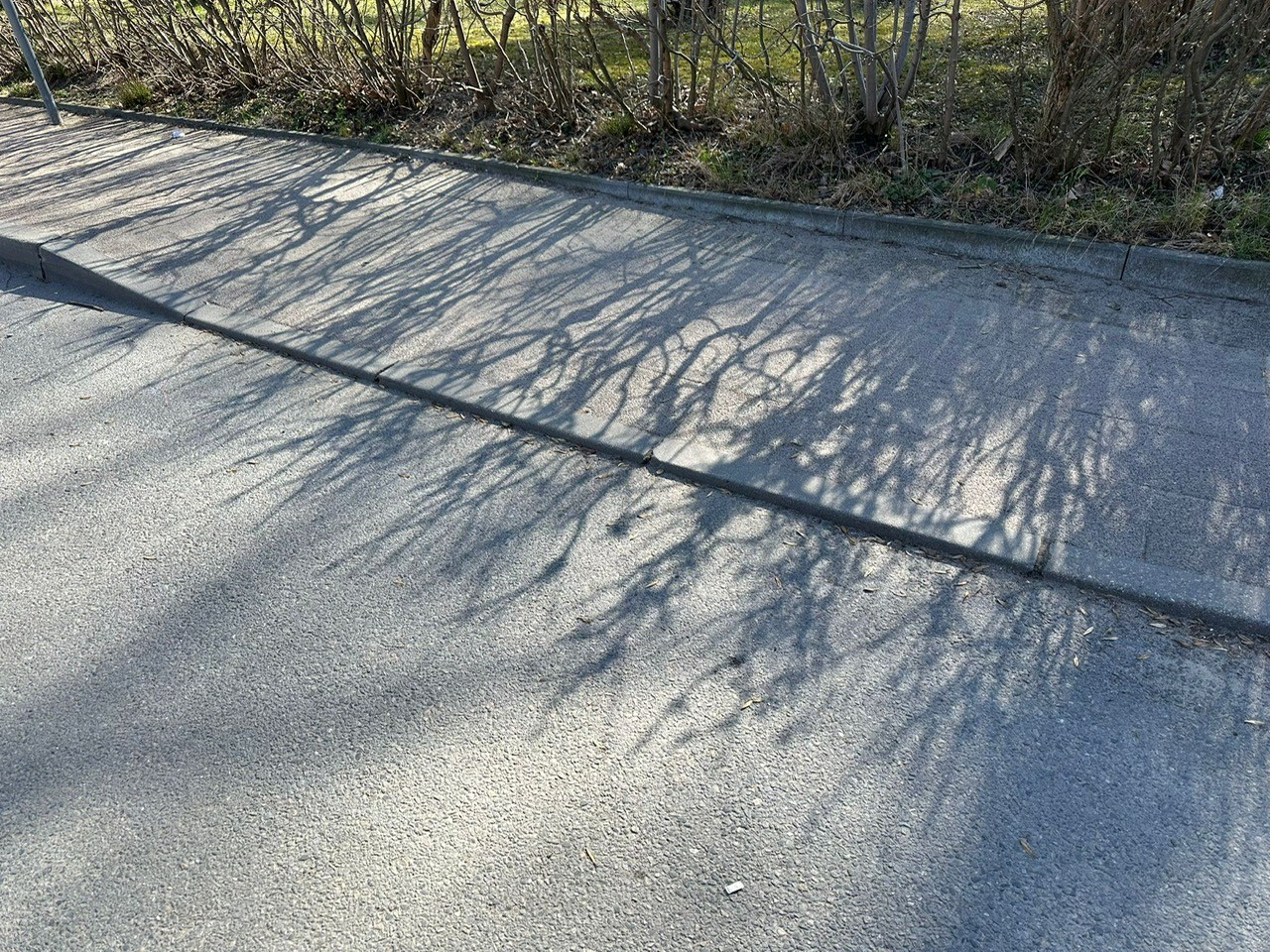 Obniżony krawężnik przy ul. Michałowskiego/ ul. Norblina