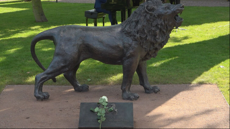 Lew dla Pawła Adamowicza. W ogrodzie Doraco stanęła wyjątkowa rzeźba

