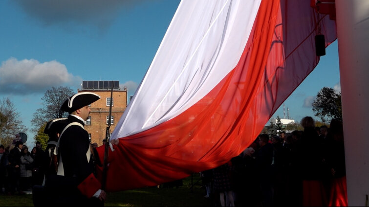 Gigantyczna flaga Polski zawisła na Górze Gradowej