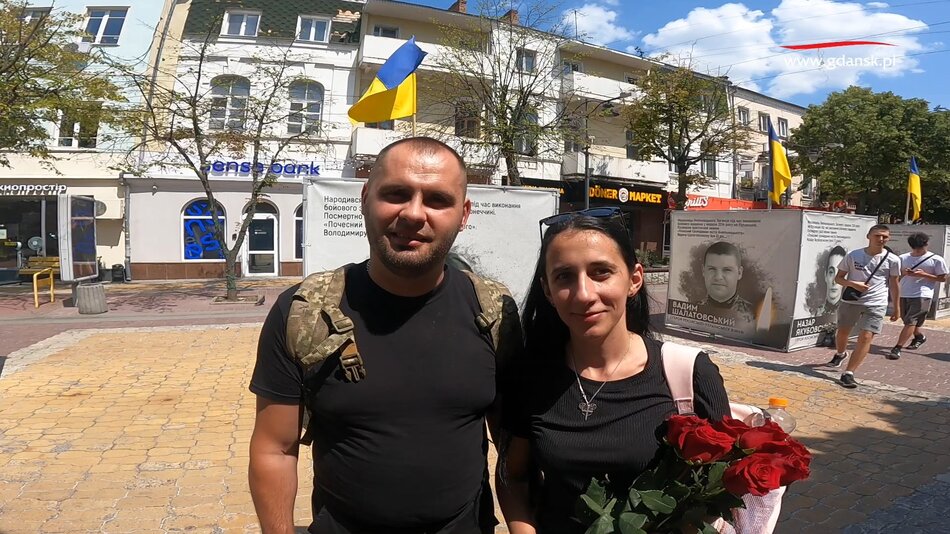 Miasto Chmelnickyi, rozmowa z ukraińskim żołnierzem na przepustce i z jego dziewczyną