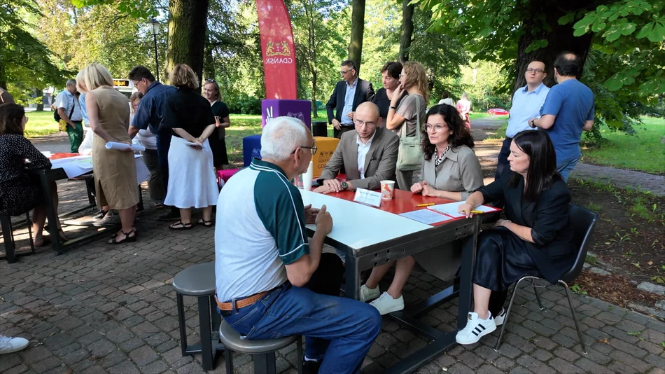 Prezydent Gdańska z mieszkańcami Aniołek przy jednym stole