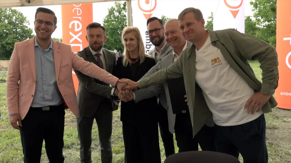 Podpisanie umowy na budowę basenu we Wrzeszczu