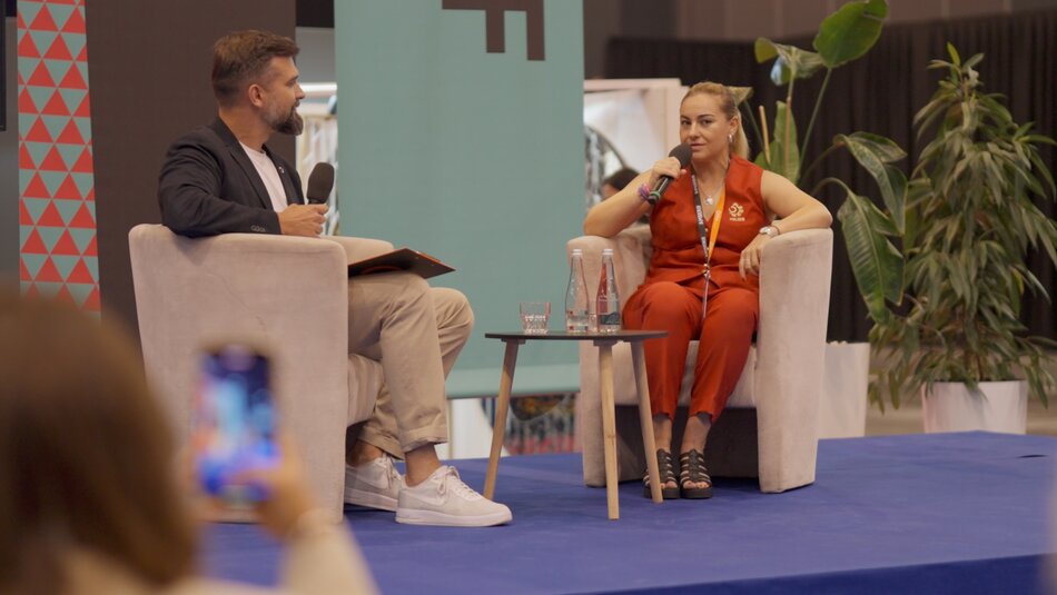 Nina Patalon na Amberiff