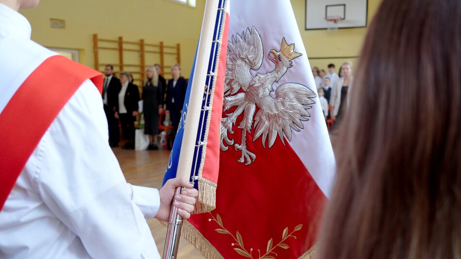 SP nr 45 ma nowy sztandar