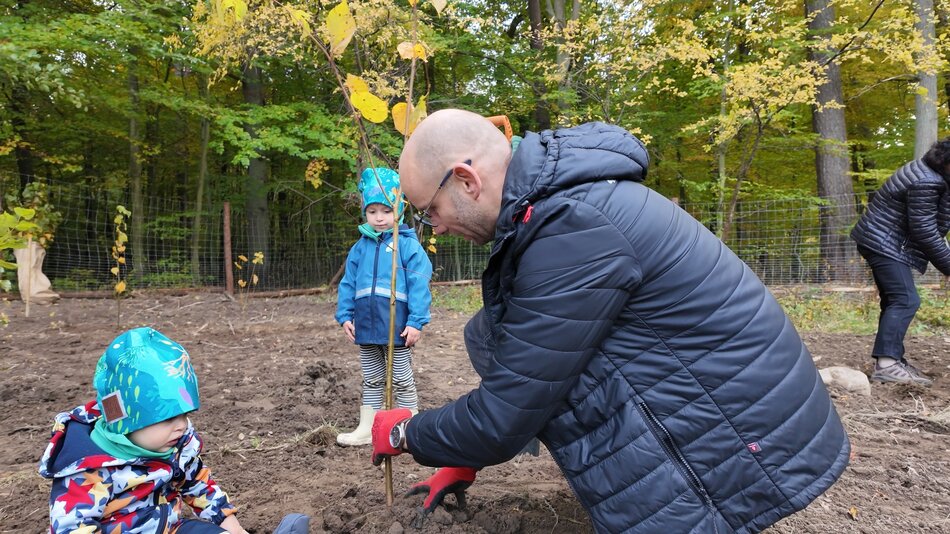 Wspólne sadzenie lasu na Owczarni
