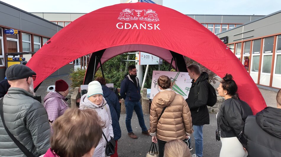 Punkt informacyjny o kładce na Zaspie