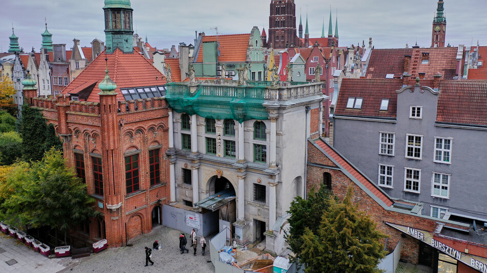 Średniowieczne fundamenty pod Złotą Bramą