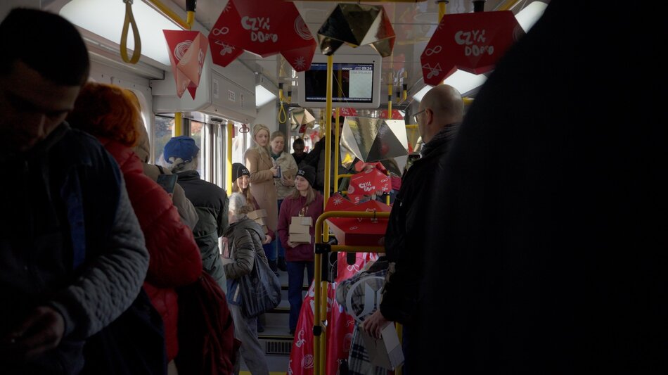 Św. Marcin rozdał 600 rogali w tramwaju