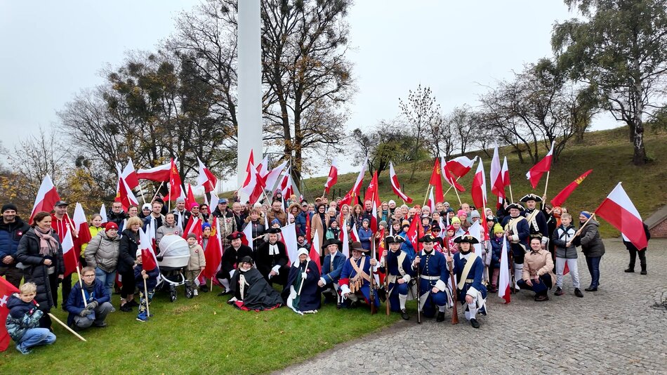 Biało - czerwona już góruje nad Gdańskiem
