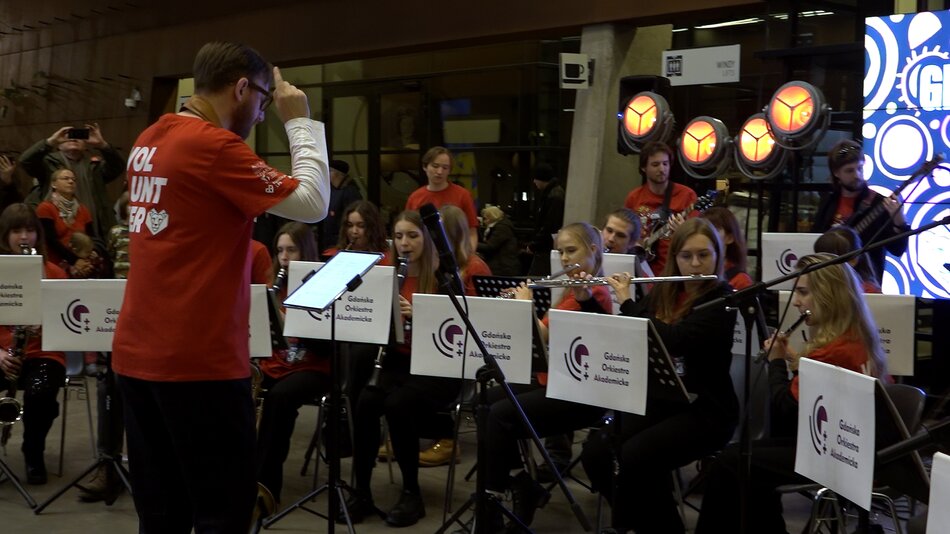 Zobacz: tak zagrali hymn WOŚP 

