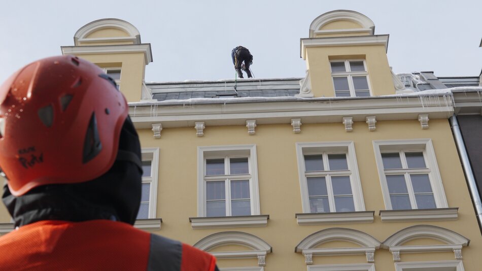 Sople i nawisy śnieżne pod kontrolą