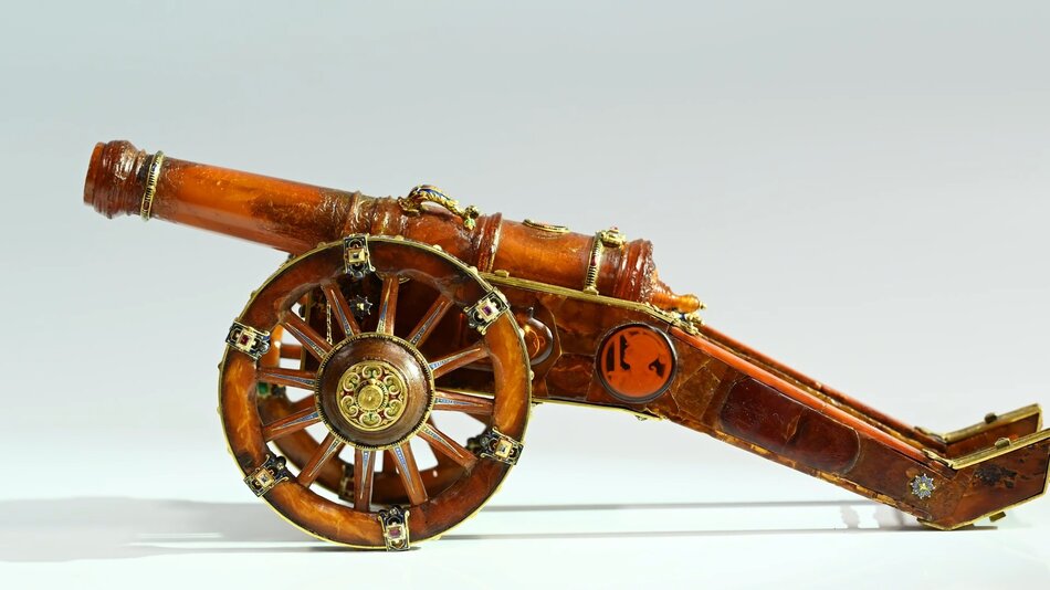 Bursztynowa armatka z XVII w. wróciła do Gdańska