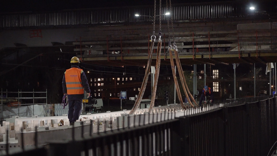 Montaż konstrukcji kładki