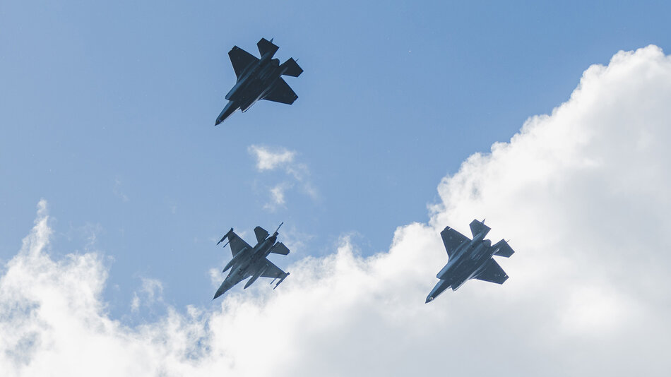 Myśliwce F-35 powitały Polskę - nad Gdańskiem