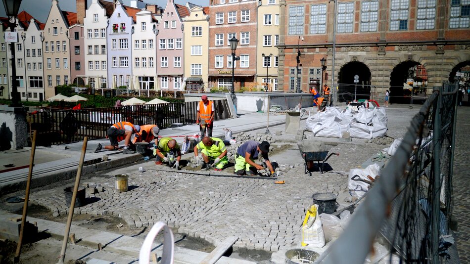 Bruk na Moście Zielonym już ułożony