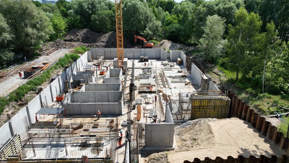 Intensywnie na budowie basenu w Brzeźnie