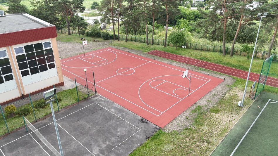 Nowe boisko koszykarskie na Wyspie Sobieszewskiej