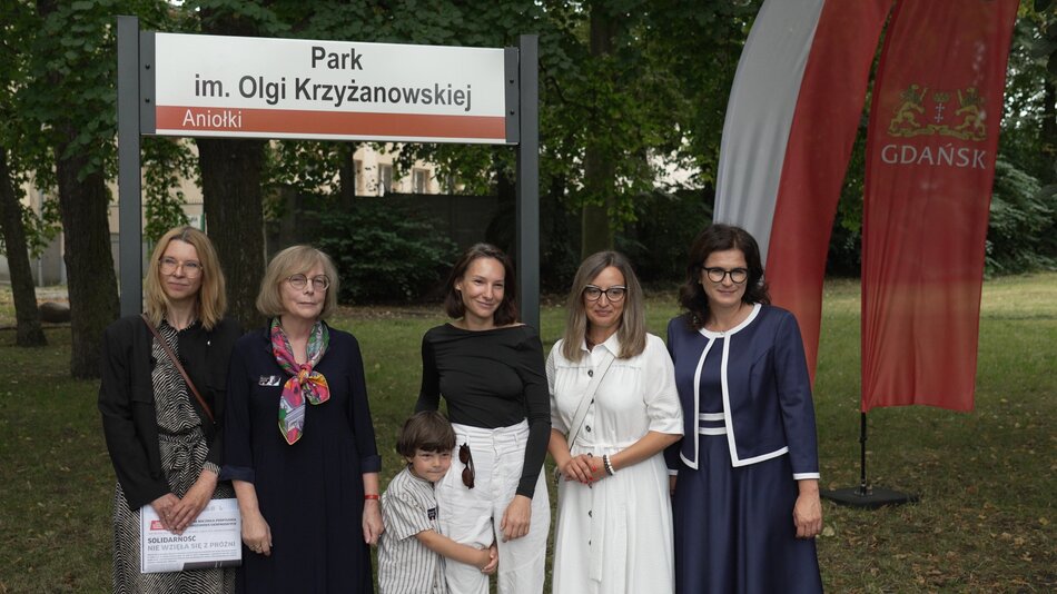 Odsłonięto tablicę w Parku im. Olgi Krzyżanowskiej