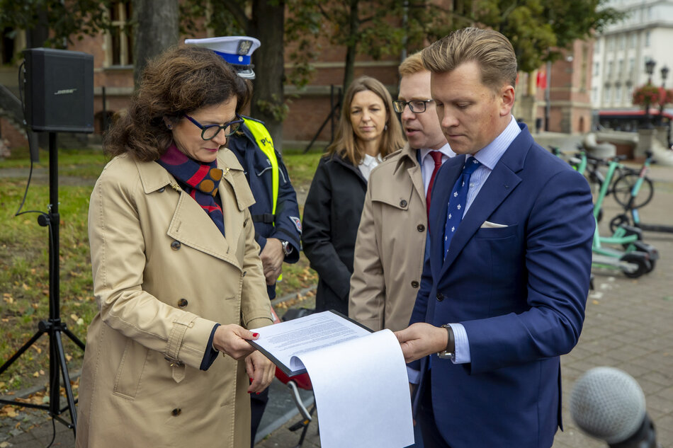 Radni pytają o przejście, prezydent odpowiada