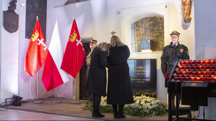 Międzywyznaniowa modlitwa przy grobie Pawła Adamowicza 