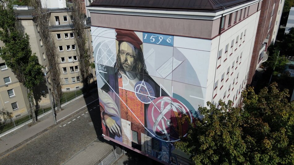 Można już podziwiać mural z Janem Heweliuszem
