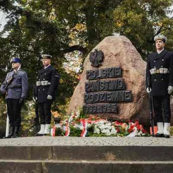 Link do opisu wydarzenia: Uroczystości 85. rocznicy utworzenia Polskiego Państwa Podziemnego i Szarych Szeregów